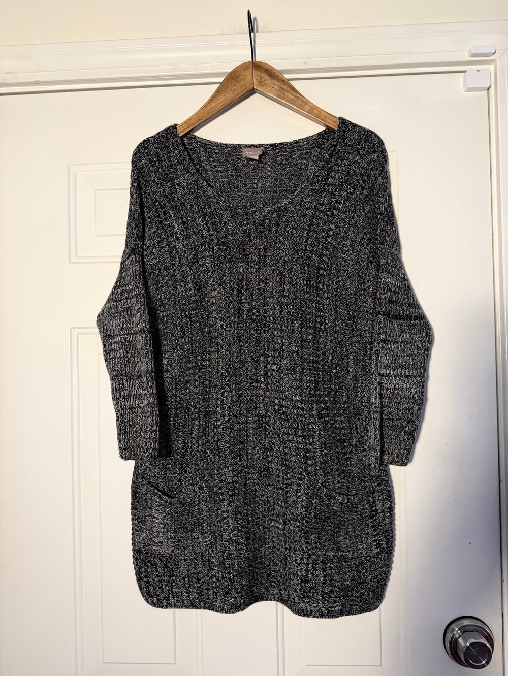 Chicos Knit V-Neck Long Sweater Tunic in Charcoal Gray. Sz XL